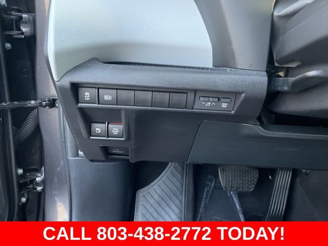 Used 2025 Toyota Sienna XLE image 31