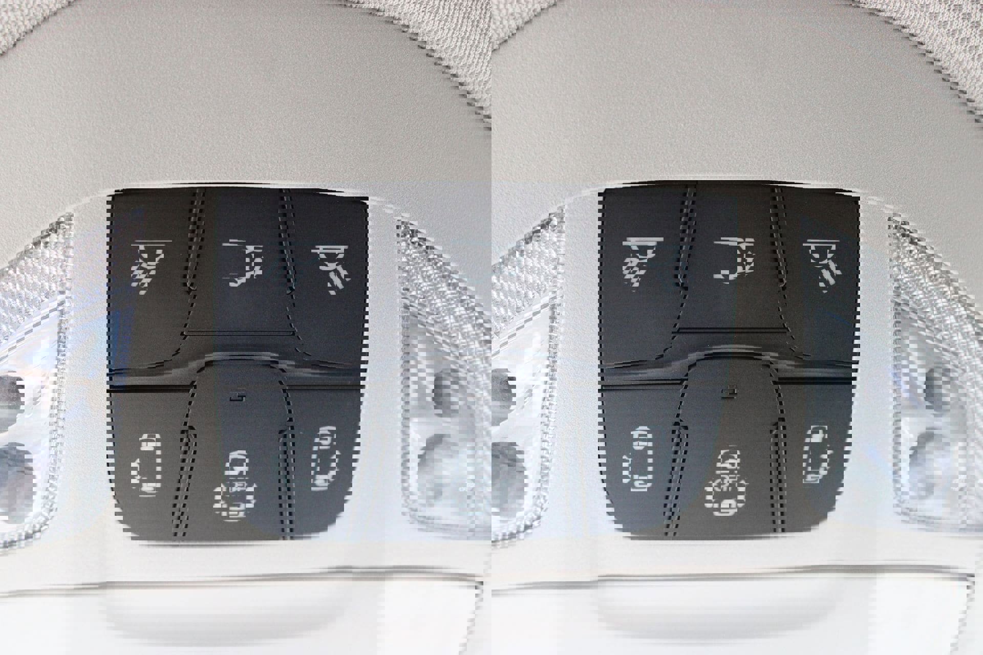 Used 2024 Chrysler Pacifica Touring-L image 19