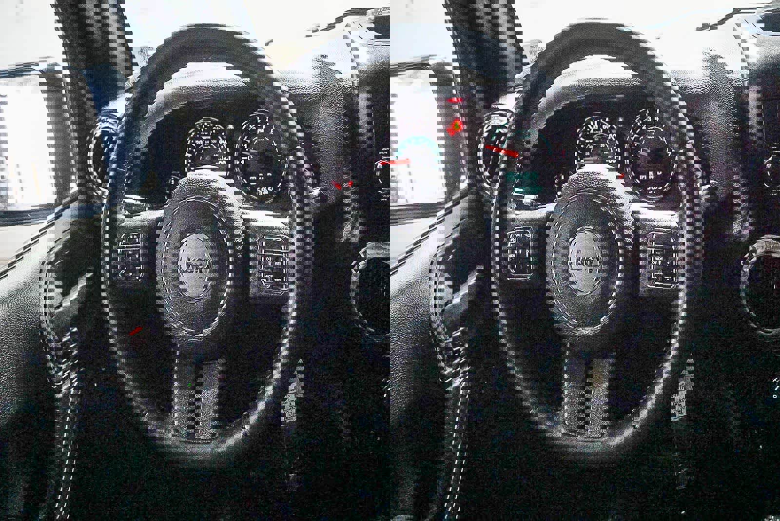 Used 2016 Jeep Wrangler Unlimited Rubicon w/ Connectivity Group image 18