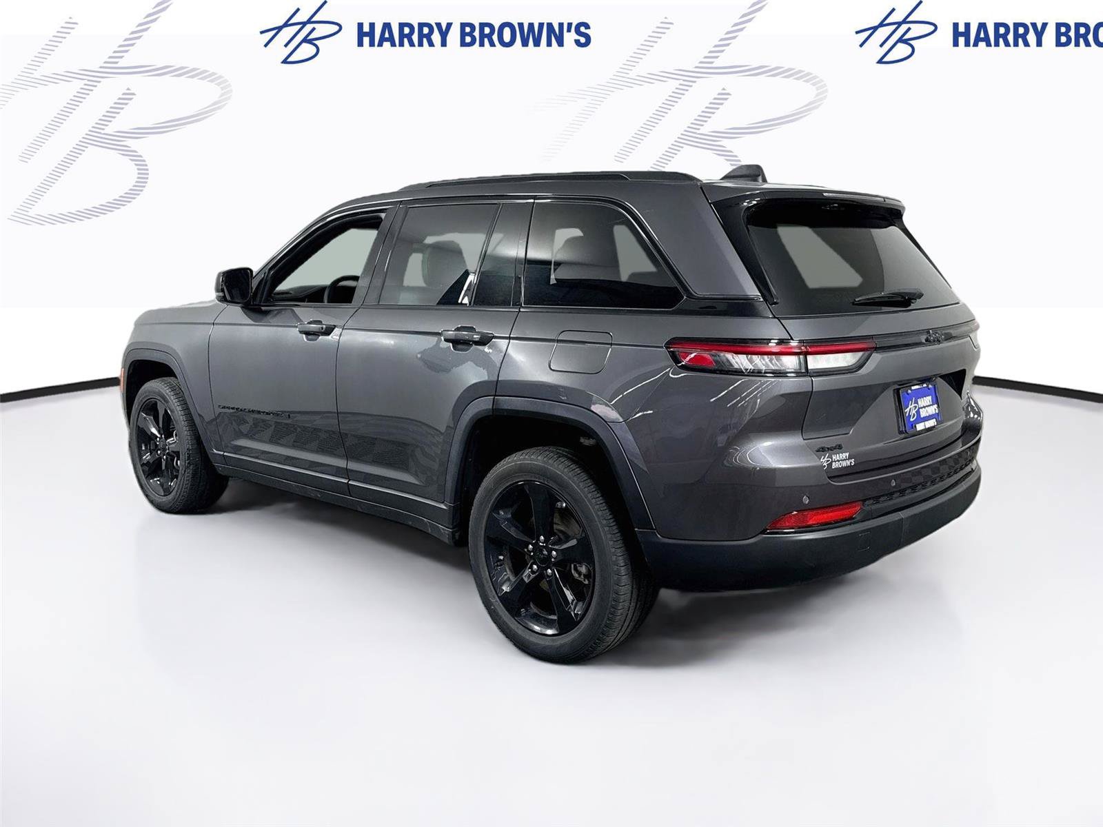 Used 2025 Jeep Grand Cherokee Limited w/ Black Appearance Package AWD/4WD image 7