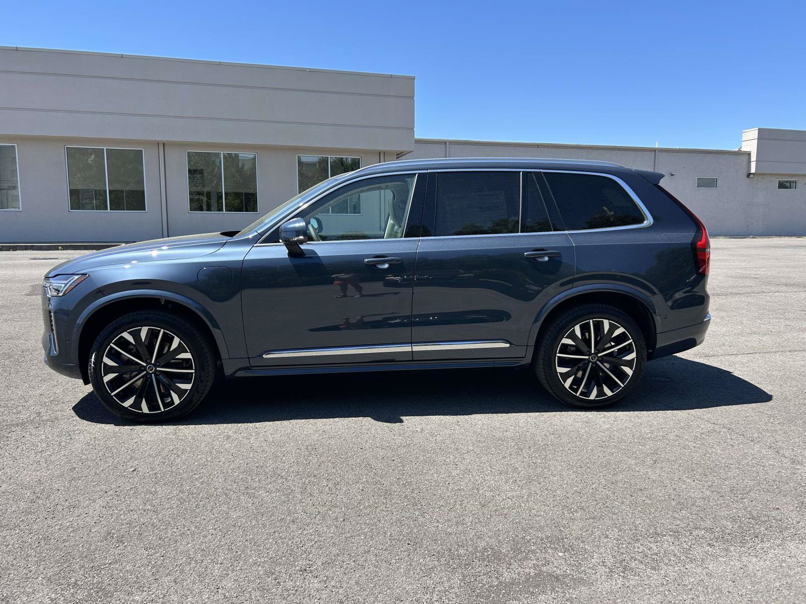 New 2026 Volvo XC90 T8 Ultra w/ Protection Package Premier AWD/4WD image 6
