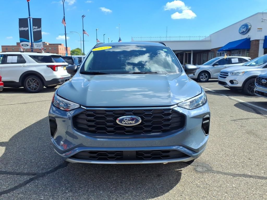 Certified 2023 Ford Escape ST-Line w/ Tech Pack #1 AWD/4WD image 3