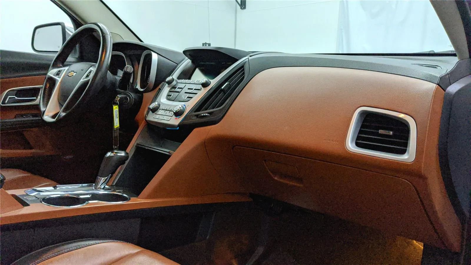 Used 2016 Chevrolet Equinox LTZ w/ Enhanced Convenience Package FWD image 28