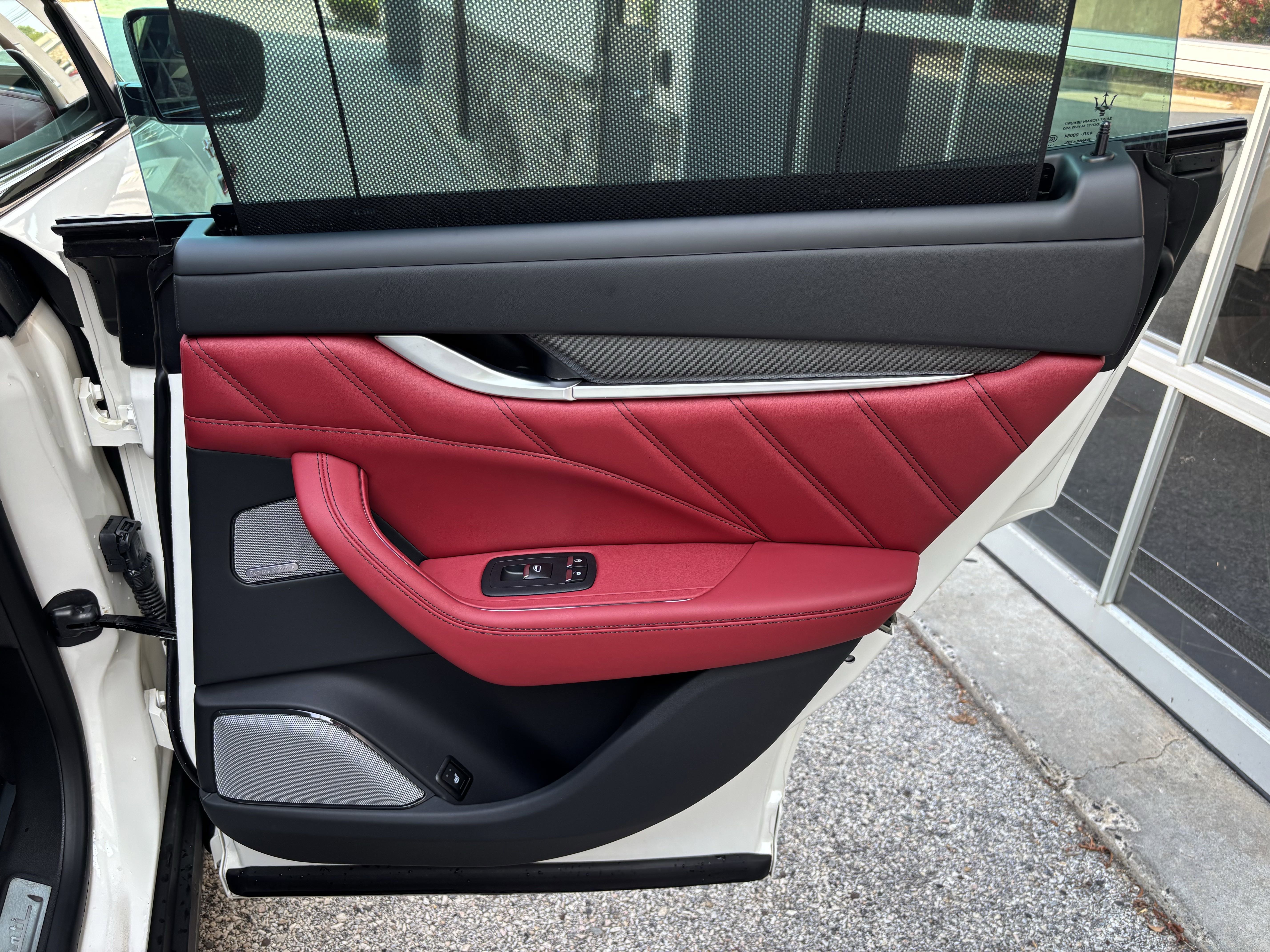 Used 2023 Maserati Levante Trofeo image 27