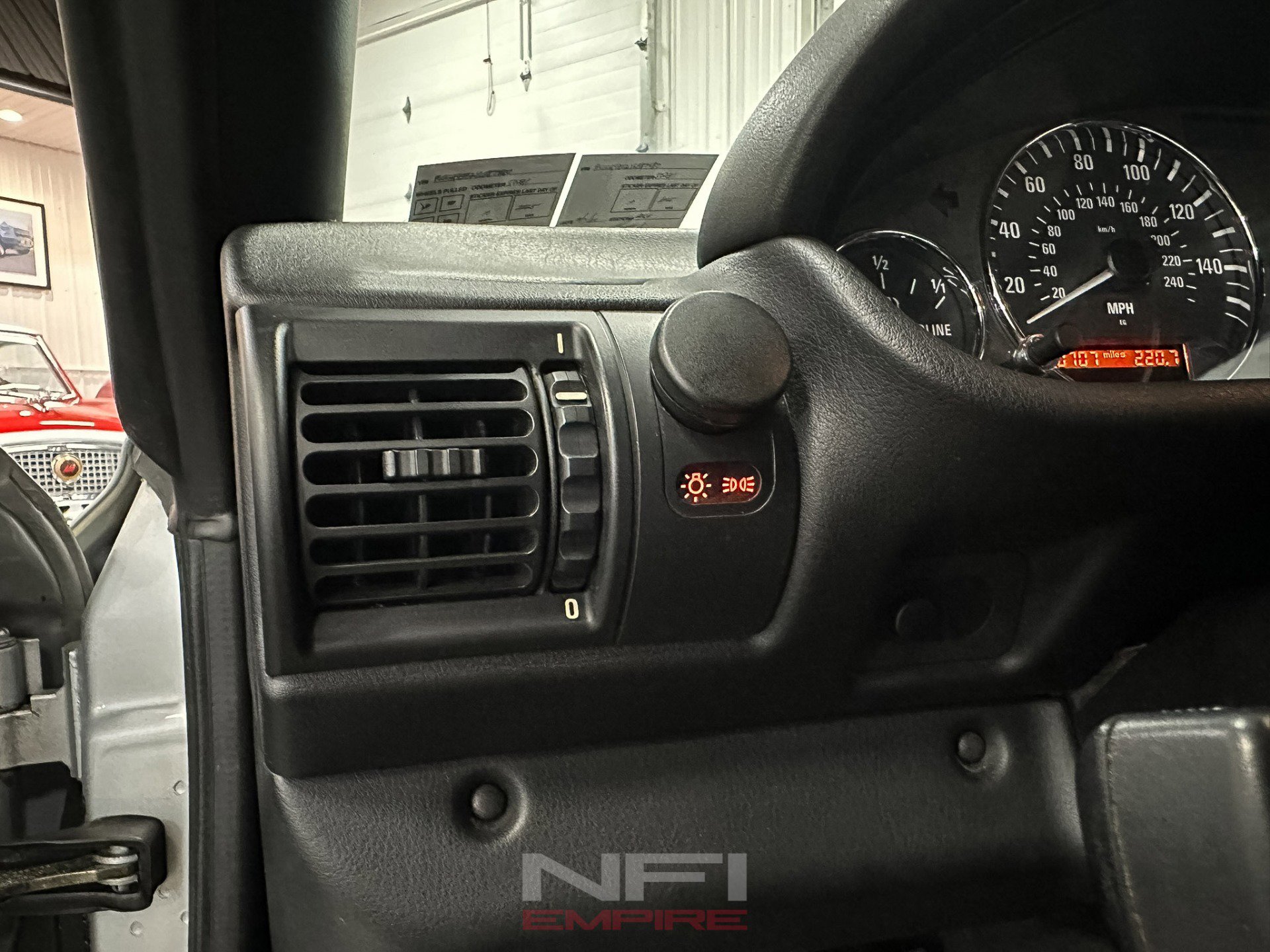 Used 2000 BMW Z3 2.5i image 38