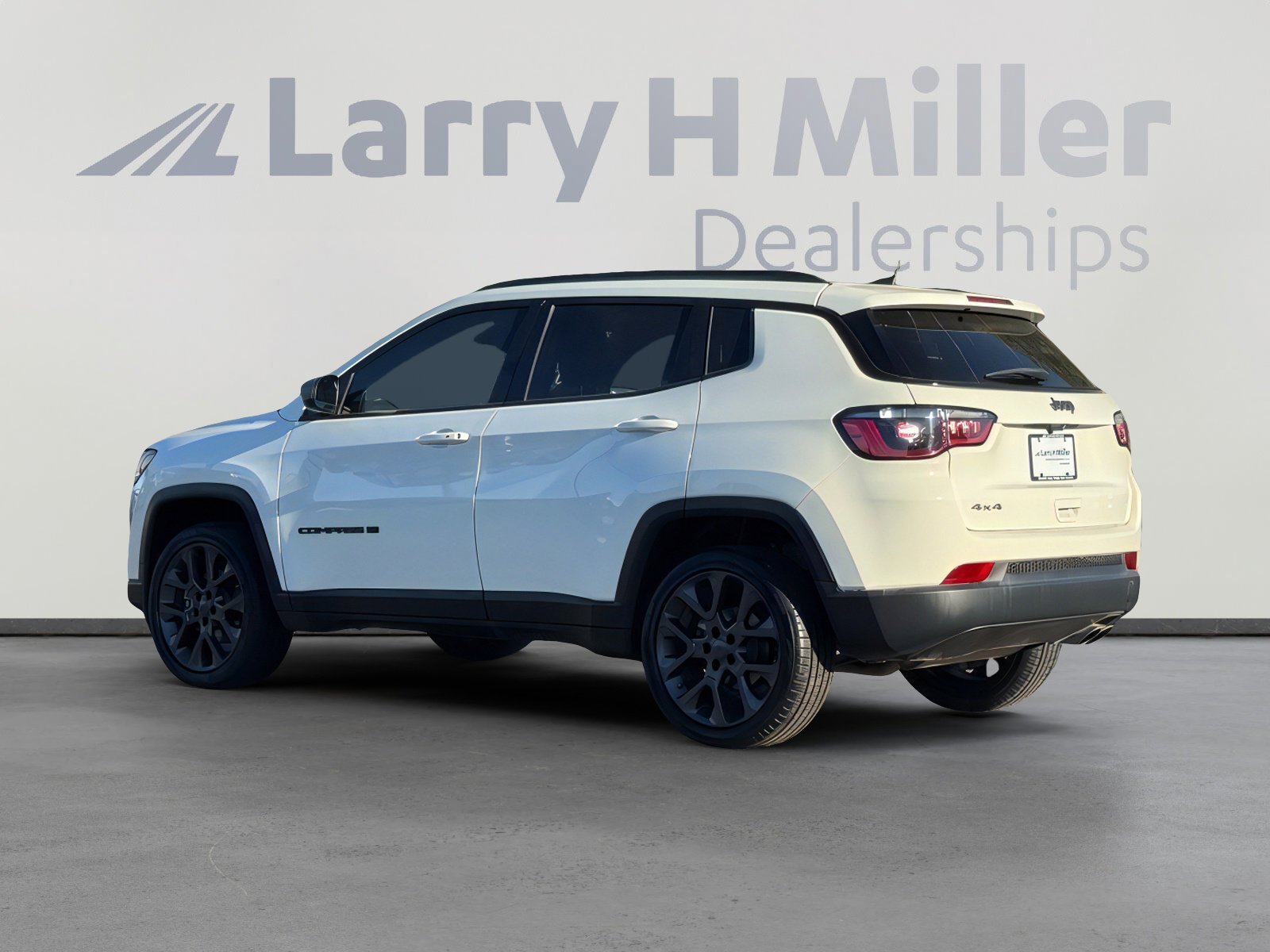 Used 2021 Jeep Compass Latitude w/ Sun and Sound Group image 3