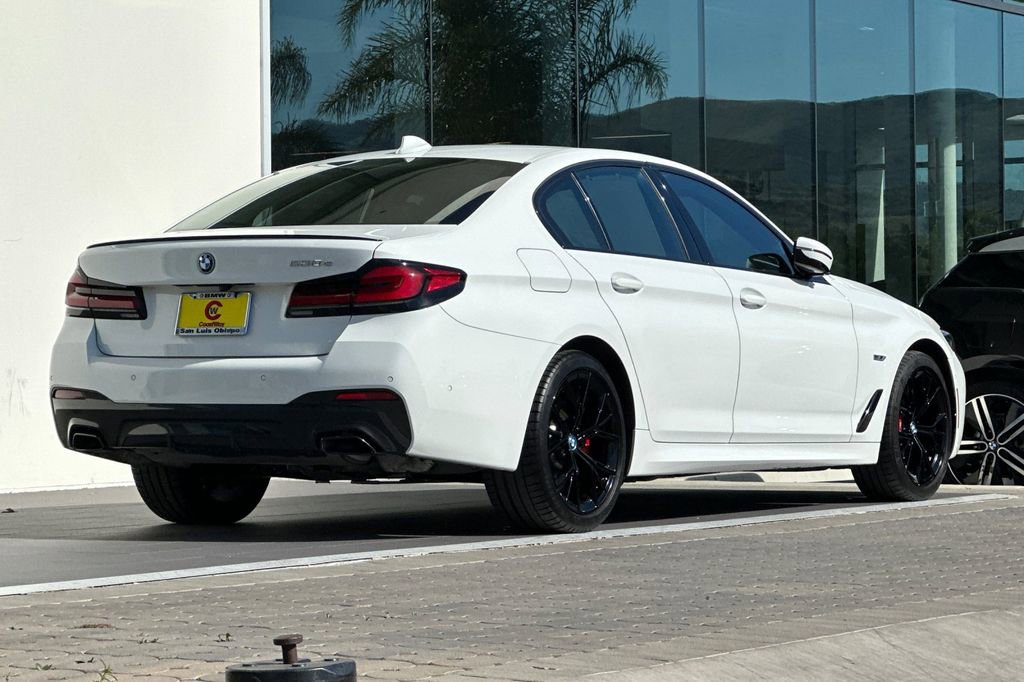 Used 2023 BMW 530e w/ M Sport Package image 3