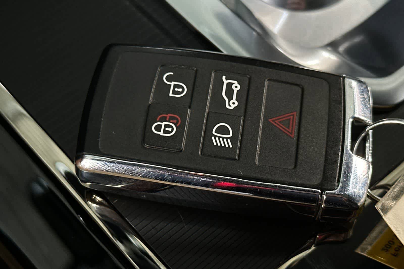 Used 2023 Land Rover Range Rover Evoque R-Dynamic S image 26