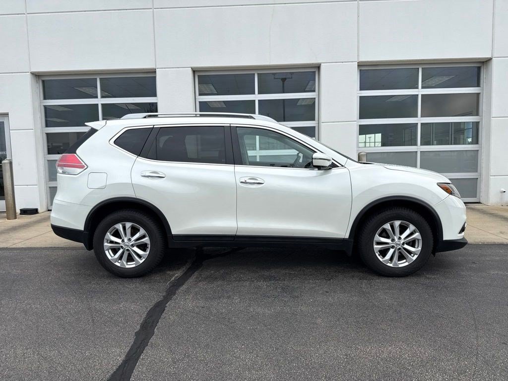 Used 2016 Nissan Rogue SV w/ SV Premium Package AWD/4WD image 3