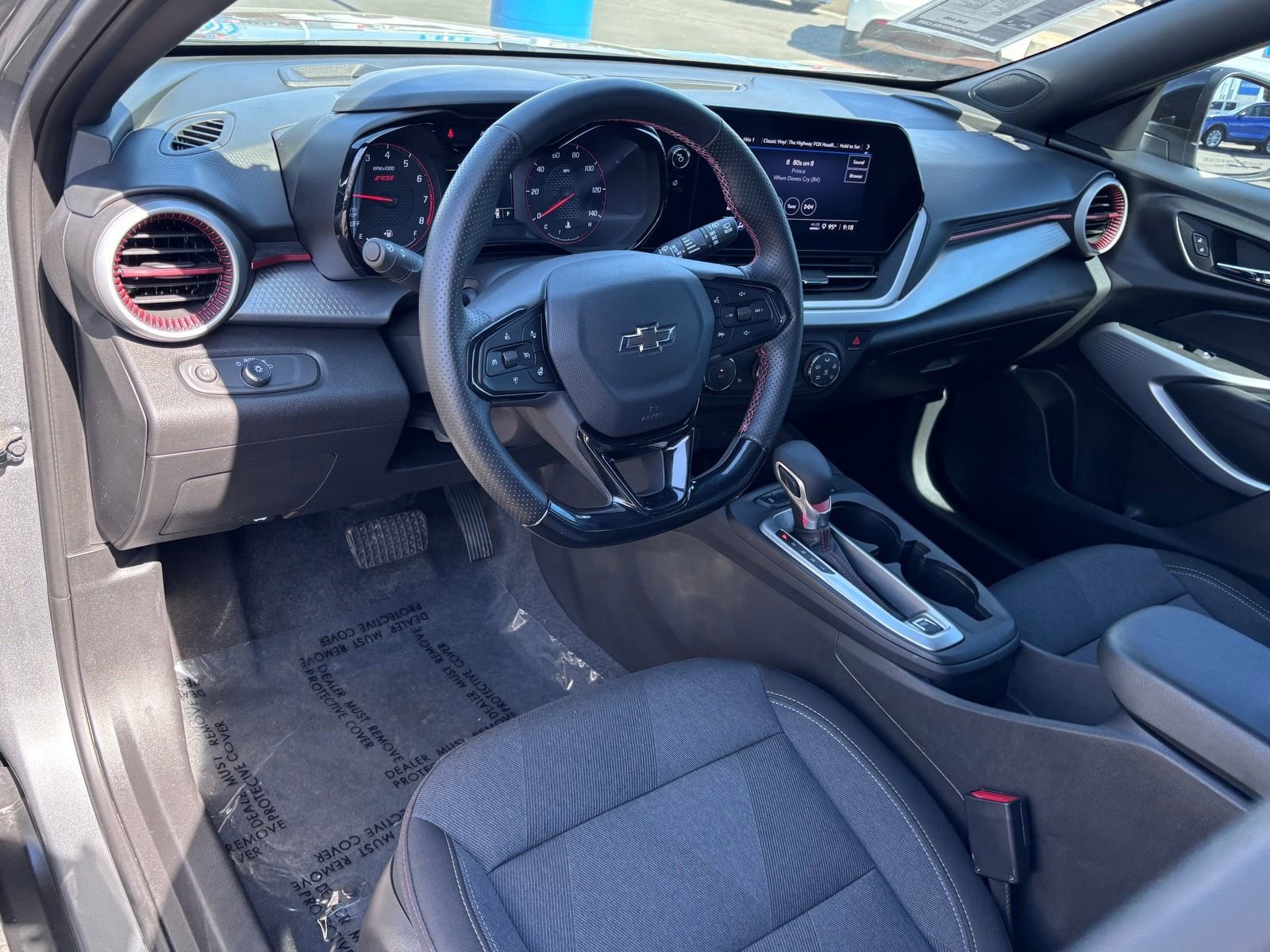 Used 2024 Chevrolet Trax RS FWD image 15