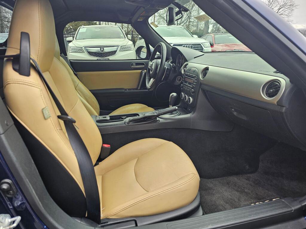 Used 2010 MAZDA MX-5 Miata Grand Touring w/ Premium Pkg image 11