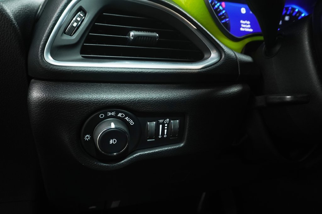 Used 2019 Chrysler Pacifica Touring-L FWD image 28