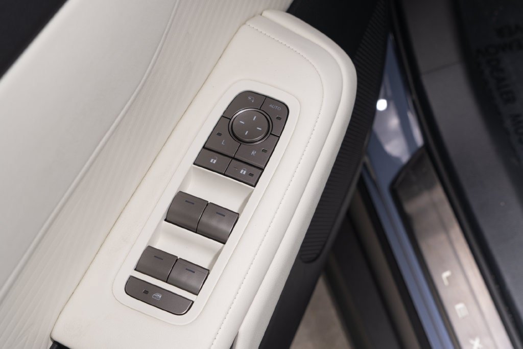 New 2026 Lexus ES 350h w/ Convenience Package FWD image 31