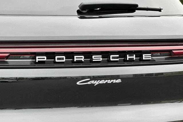 Used 2024 Porsche Cayenne AWD/4WD image 26