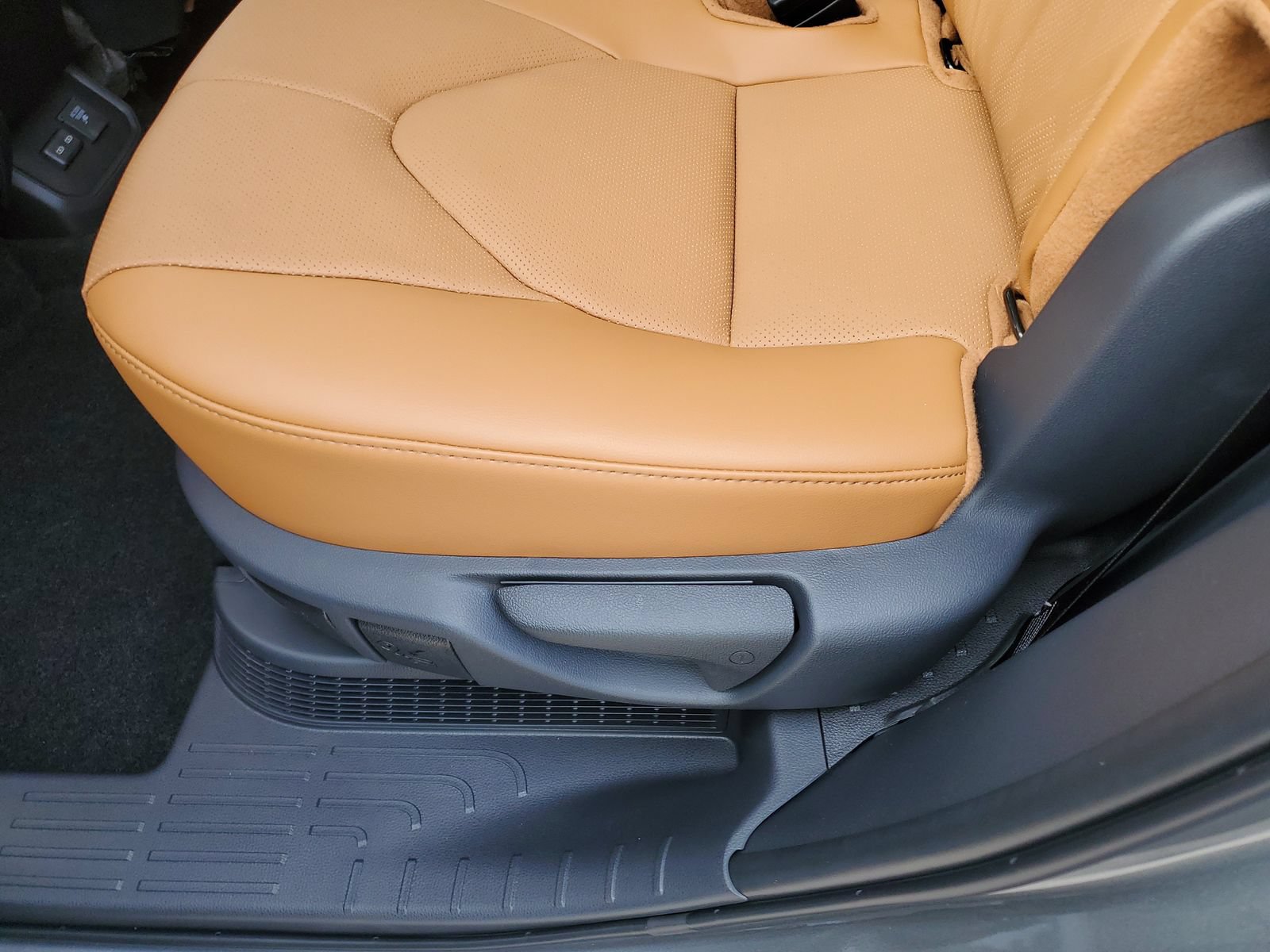 New 2026 Toyota Highlander Platinum AWD/4WD image 16