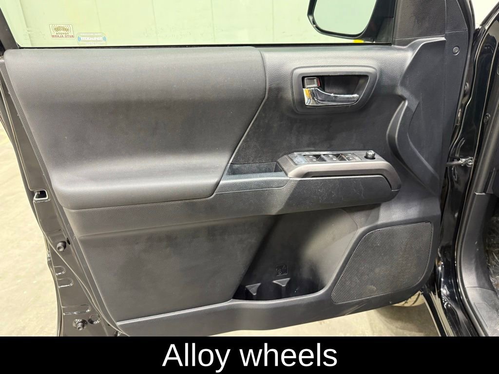 Used 2018 Toyota Tacoma TRD Sport image 15