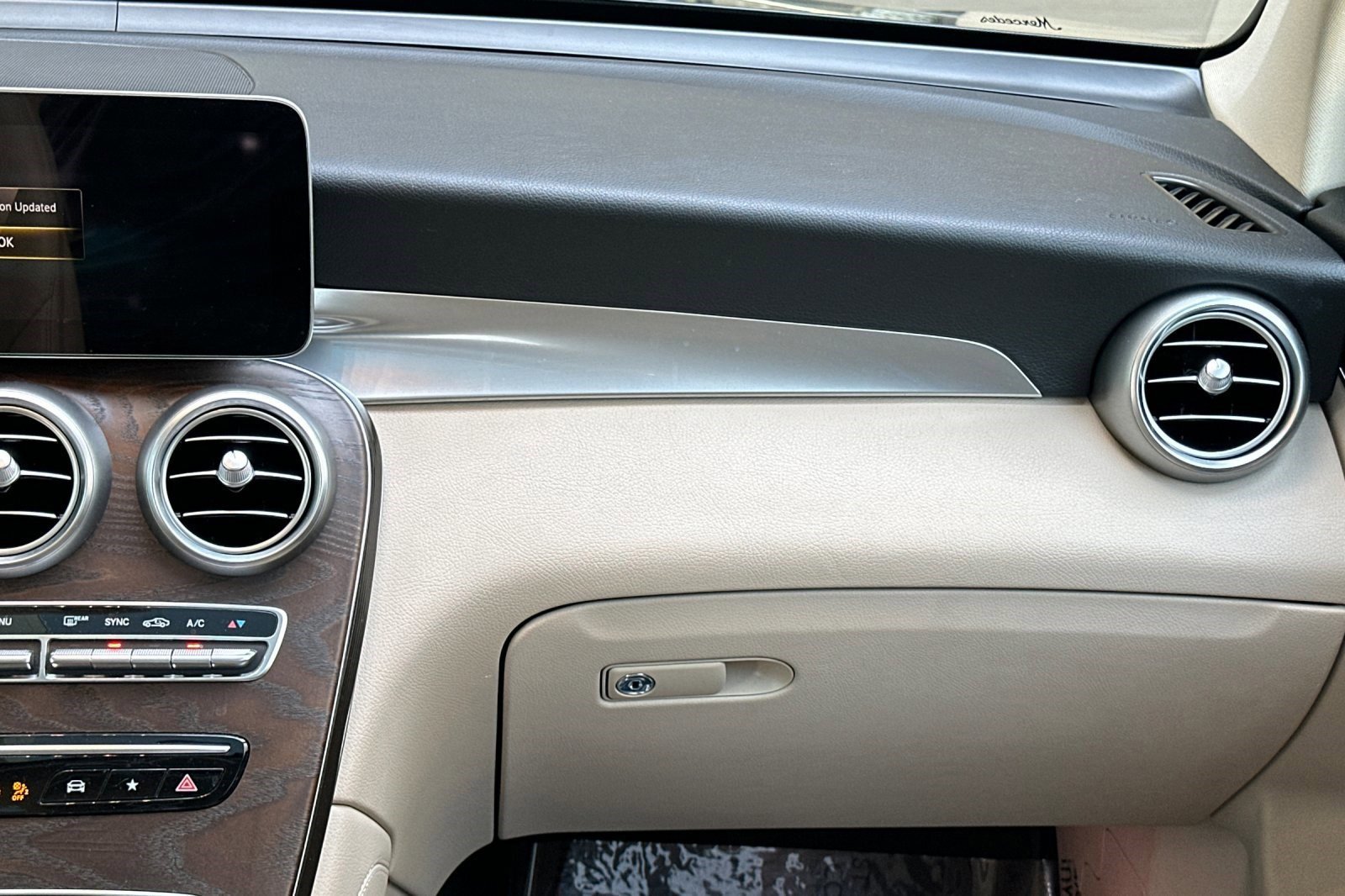 Used 2021 Mercedes-Benz GLC 300 image 29