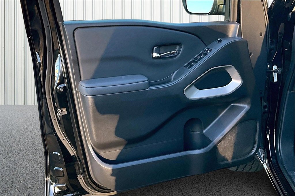 Used 2022 Nissan Frontier SV image 16