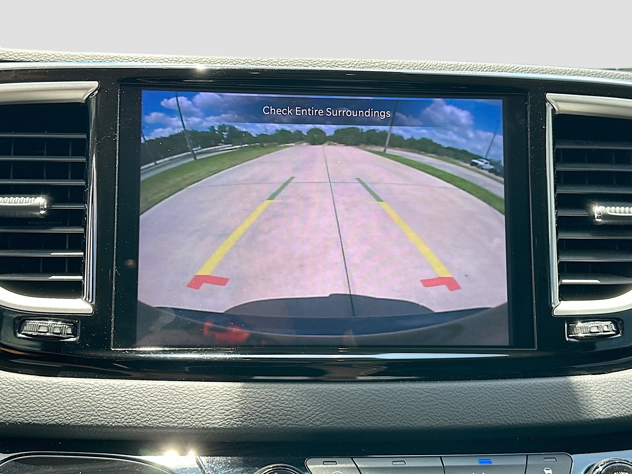 Used 2023 Chrysler Pacifica Touring-L FWD image 13