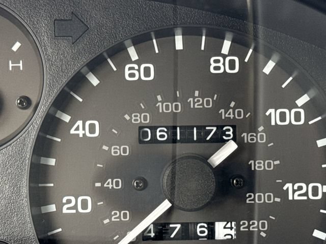 Used 1996 MAZDA MX-5 Miata RWD image 12