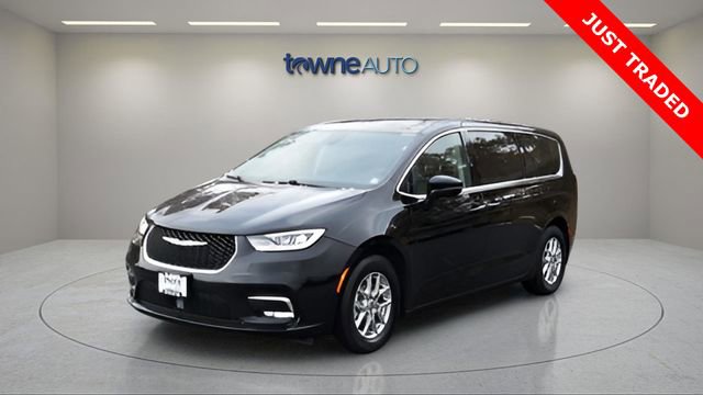 Used 2024 Chrysler Pacifica Touring-L image 1