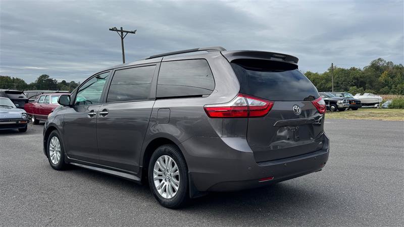 Used 2017 Toyota Sienna XLE w/ XLE Navigation Package FWD image 9