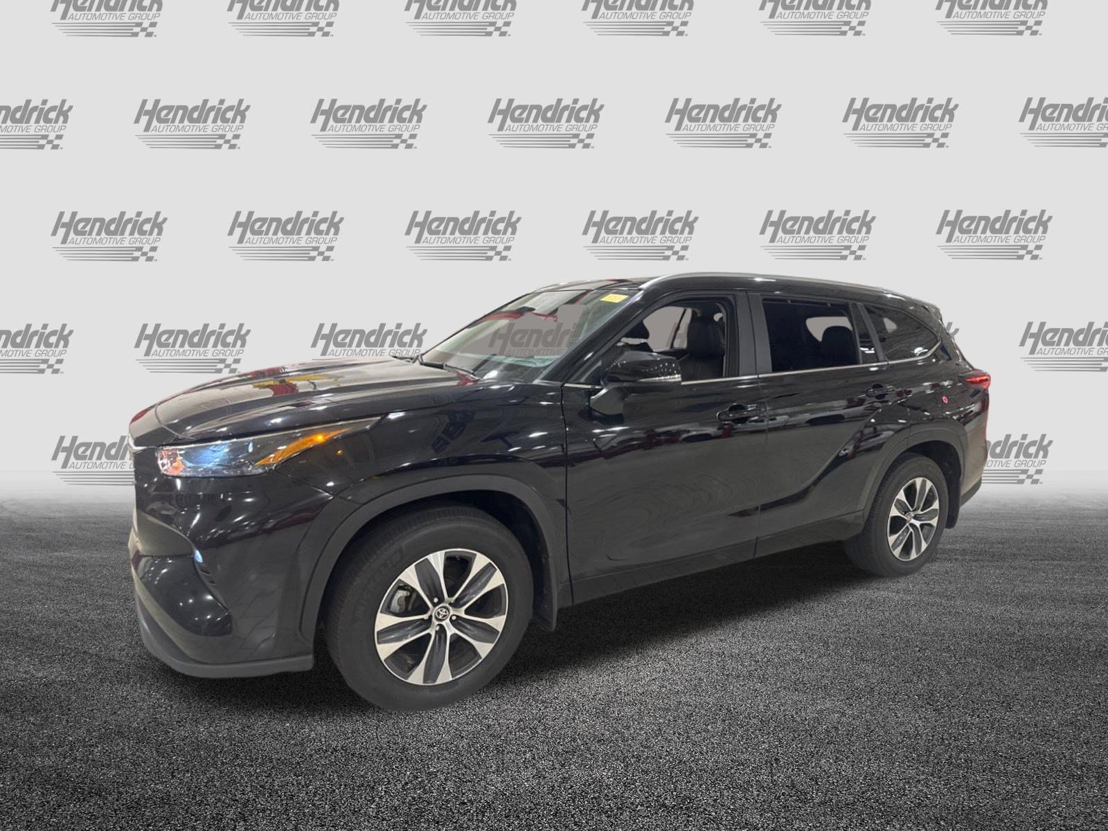 Used 2024 Toyota Highlander XLE FWD image 16