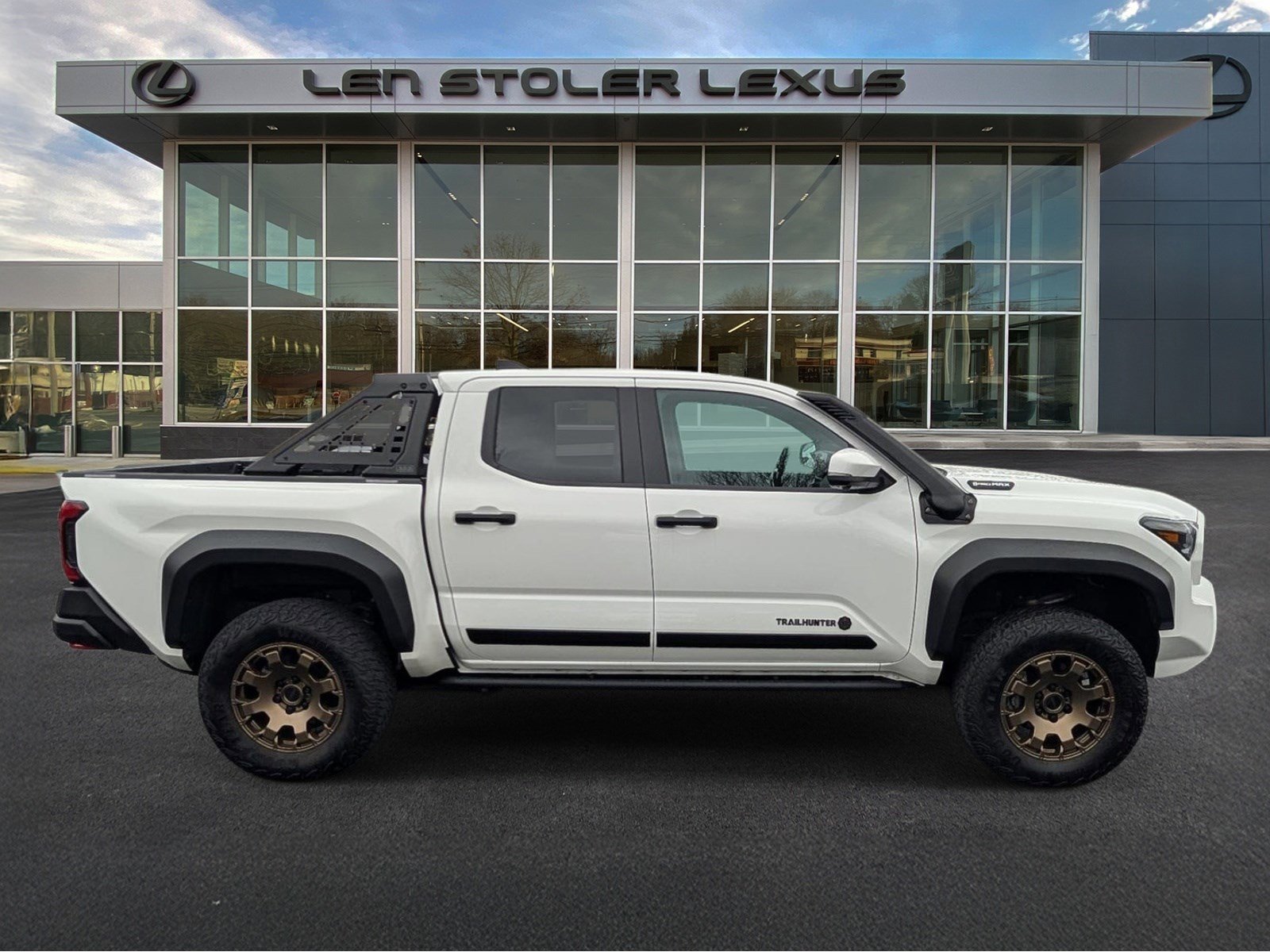 Used 2024 Toyota Tacoma 4x4 Double Cab Hybrid image 2