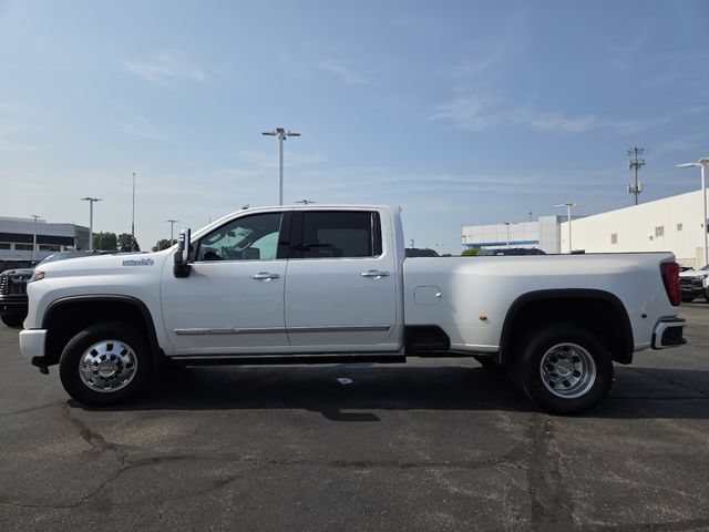 Used 2024 Chevrolet Silverado 3500 High Country w/ High Country Premium Package AWD/4WD image 16