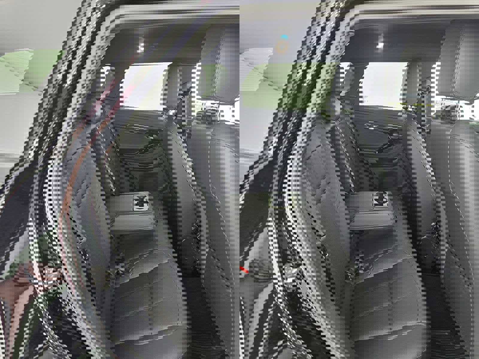 Used 2023 Land Rover Range Rover Evoque R-Dynamic SE image 15