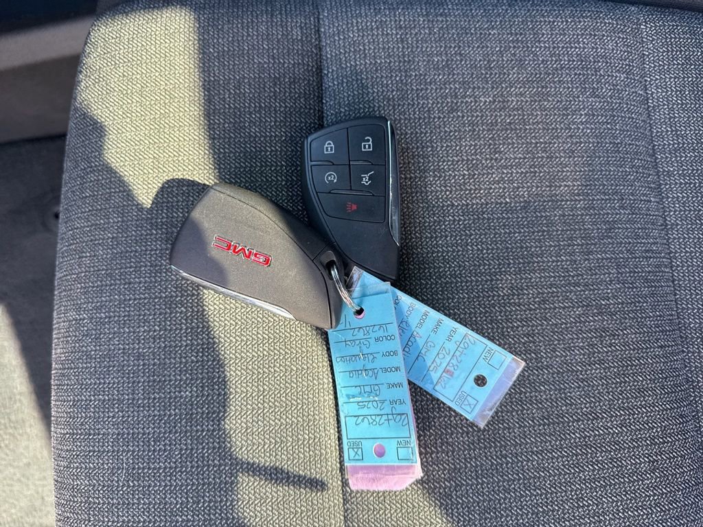 Used 2025 GMC Acadia Elevation image 38