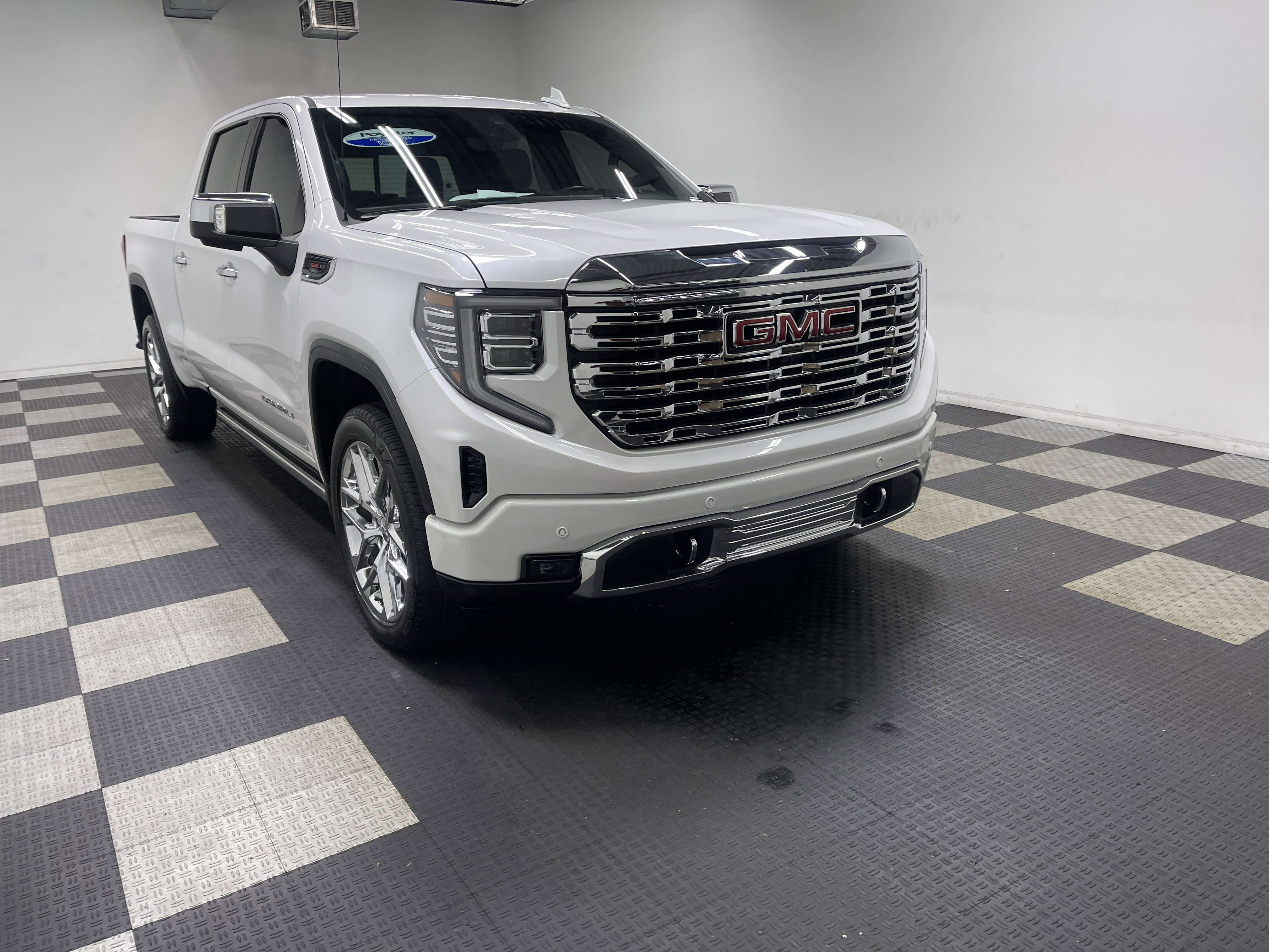 Used 2023 GMC Sierra 1500 Denali w/ Technology Package AWD/4WD image 6