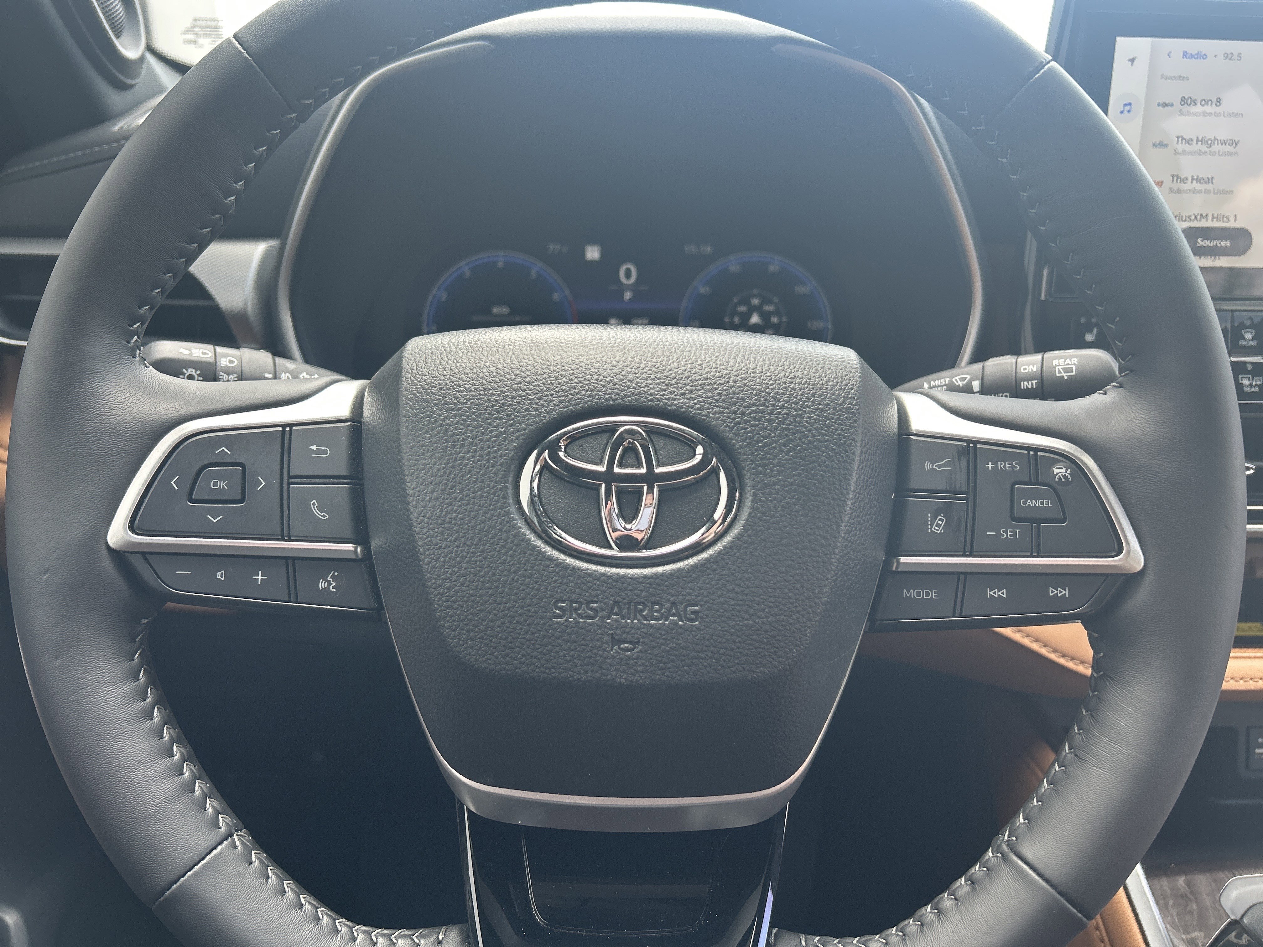 Used 2025 Toyota Highlander Platinum image 17