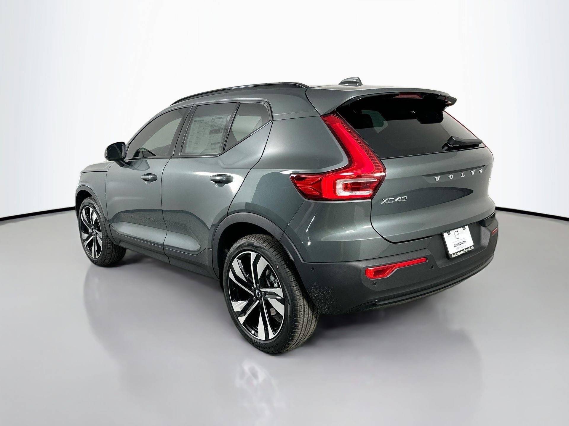 New 2026 Volvo XC40 B4 Plus w/ Protection Package Premier FWD image 7