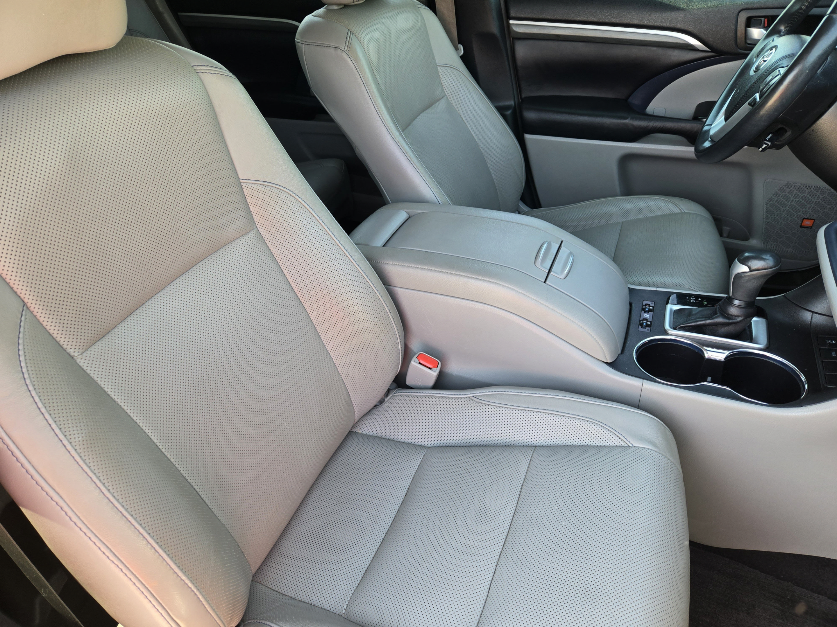 Used 2018 Toyota Highlander Limited FWD image 10