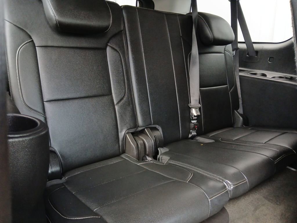 Used 2018 Chevrolet Suburban LT RWD image 5
