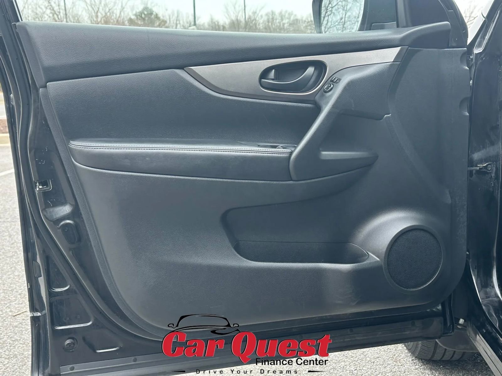 Used 2019 Nissan Rogue Sport S image 11