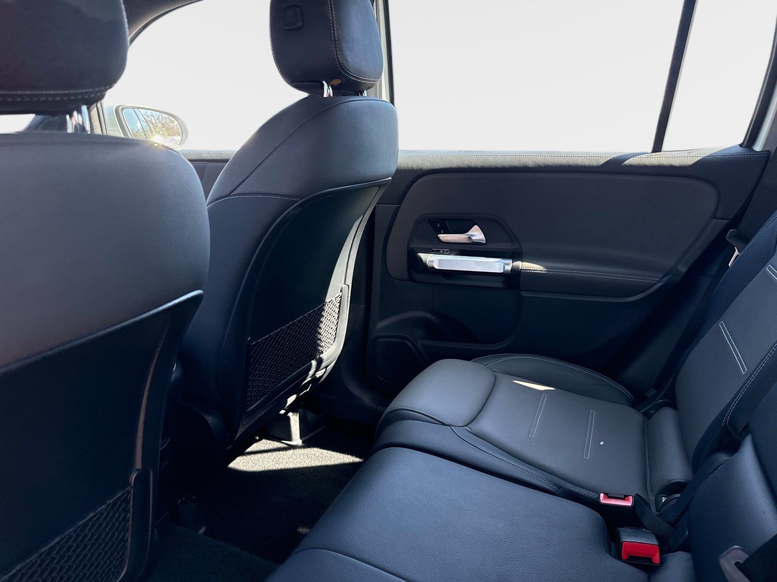 Certified 2022 Mercedes-Benz GLB 35 AMG 4MATIC image 15