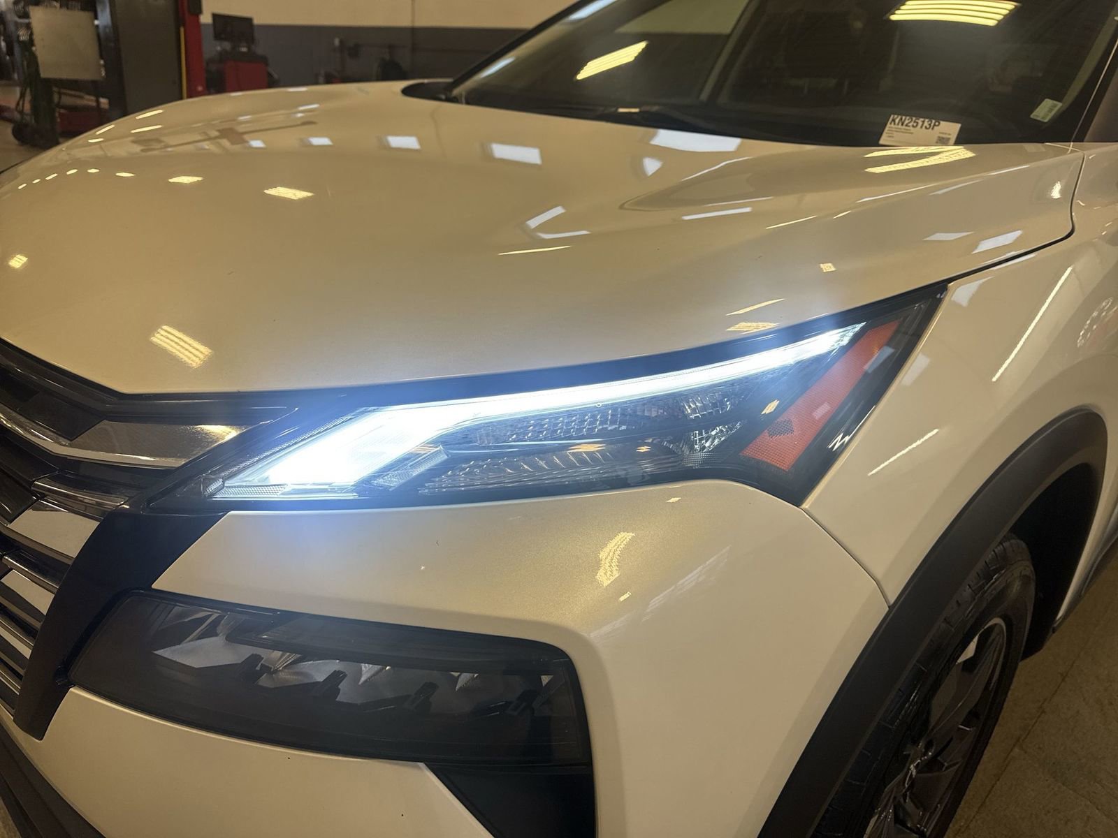 Used 2024 Nissan Rogue SV image 39