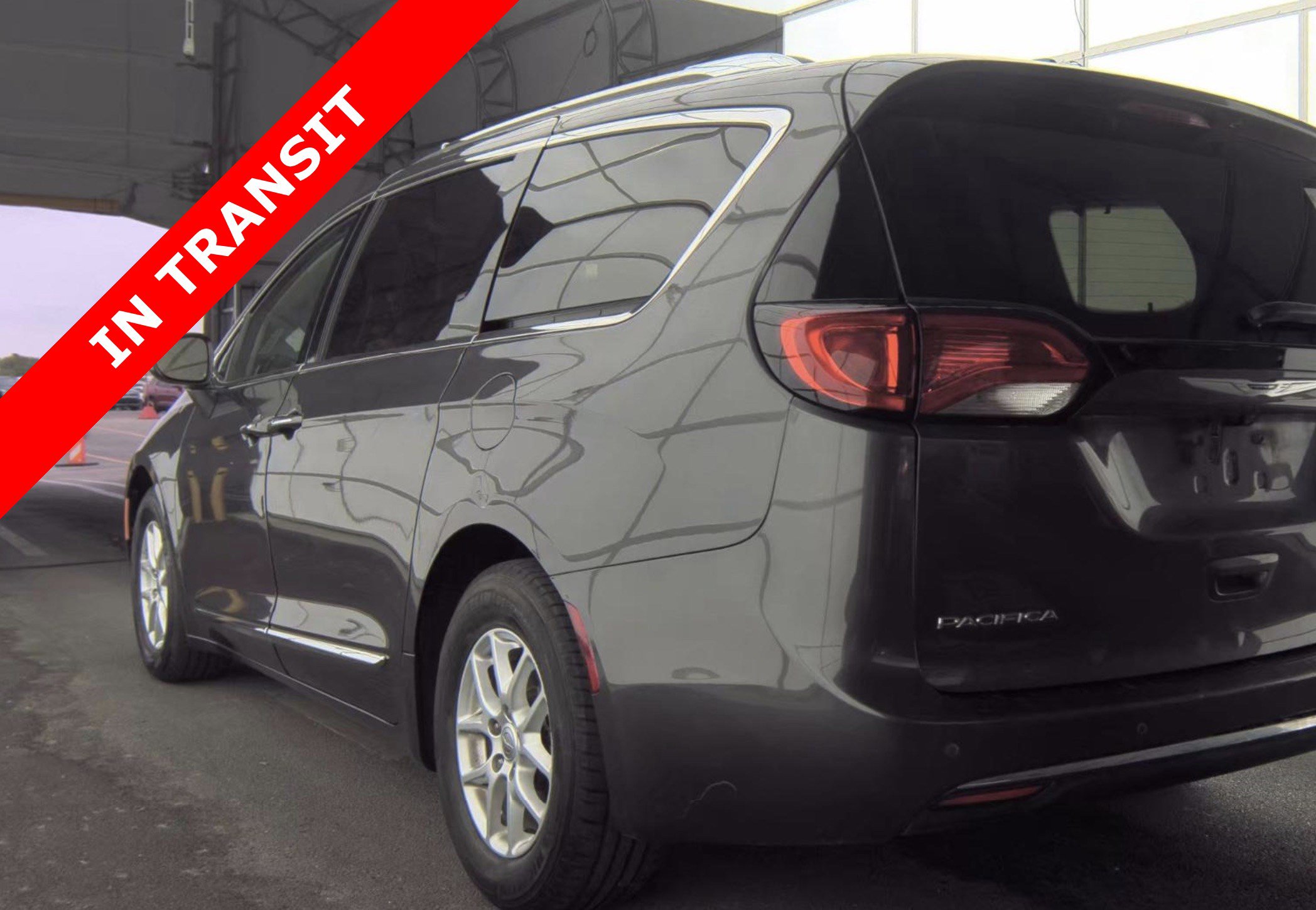 Used 2020 Chrysler Pacifica Touring-L FWD image 5