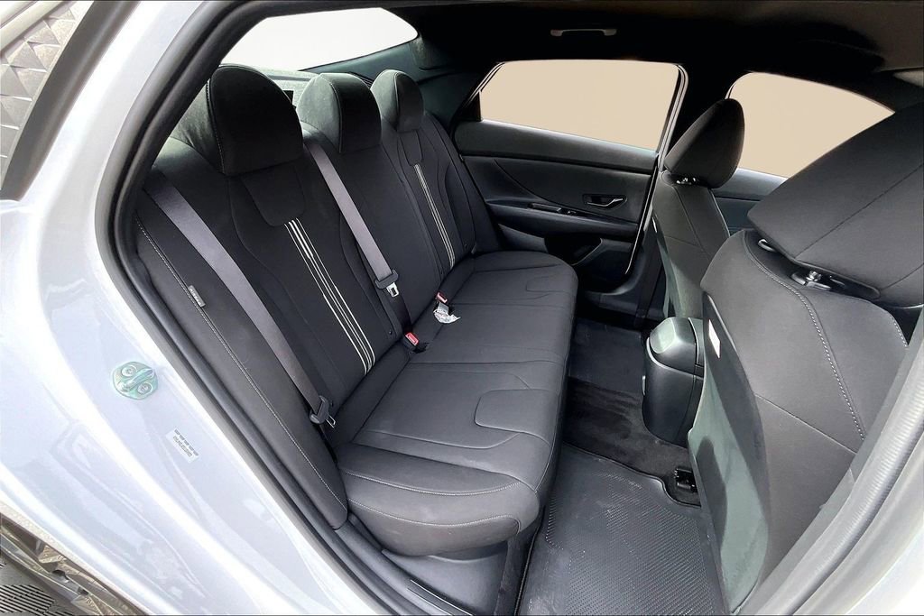 Certified 2025 Hyundai Elantra SEL image 27