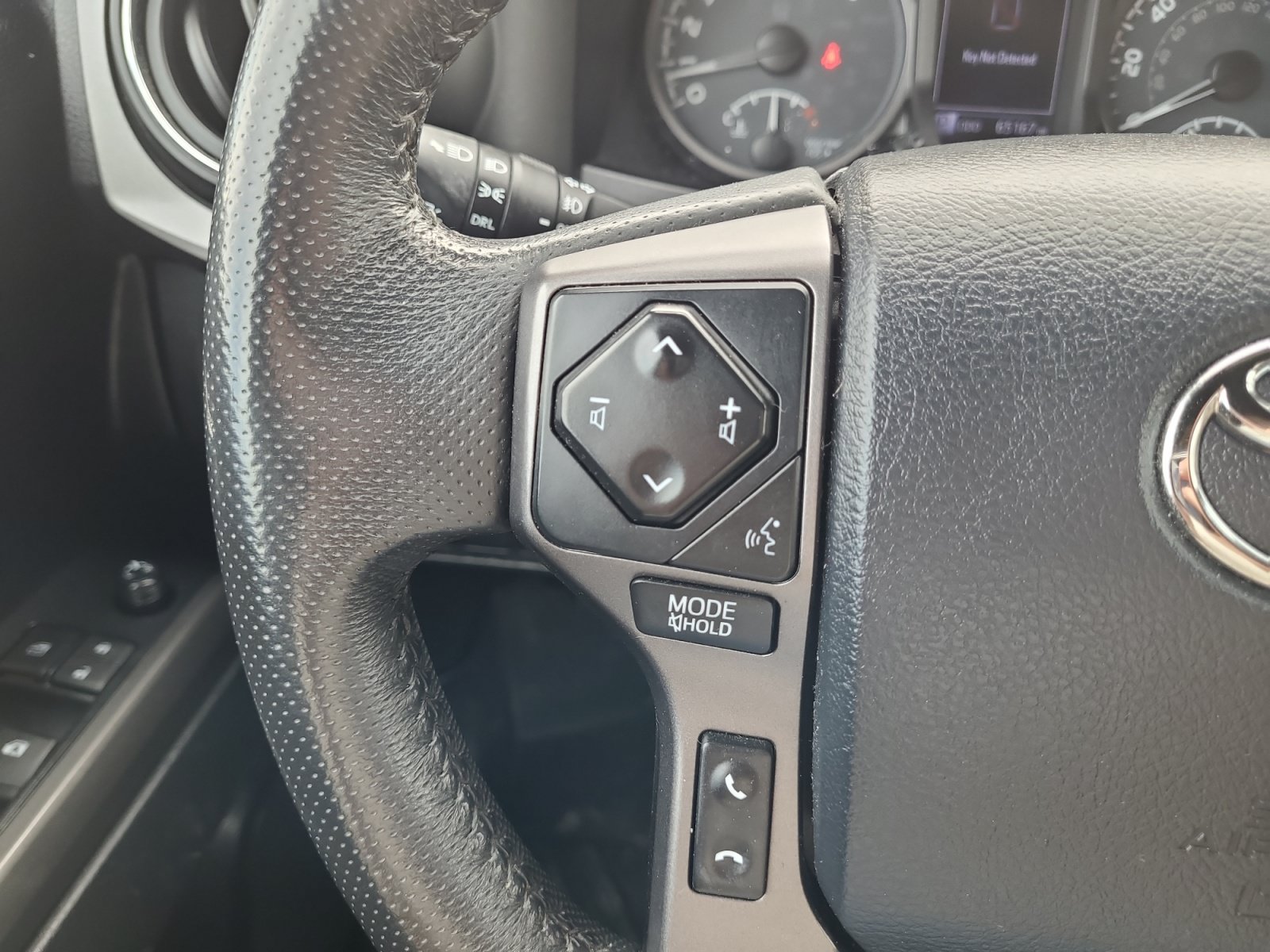 Used 2019 Toyota Tacoma TRD Sport AWD/4WD image 27
