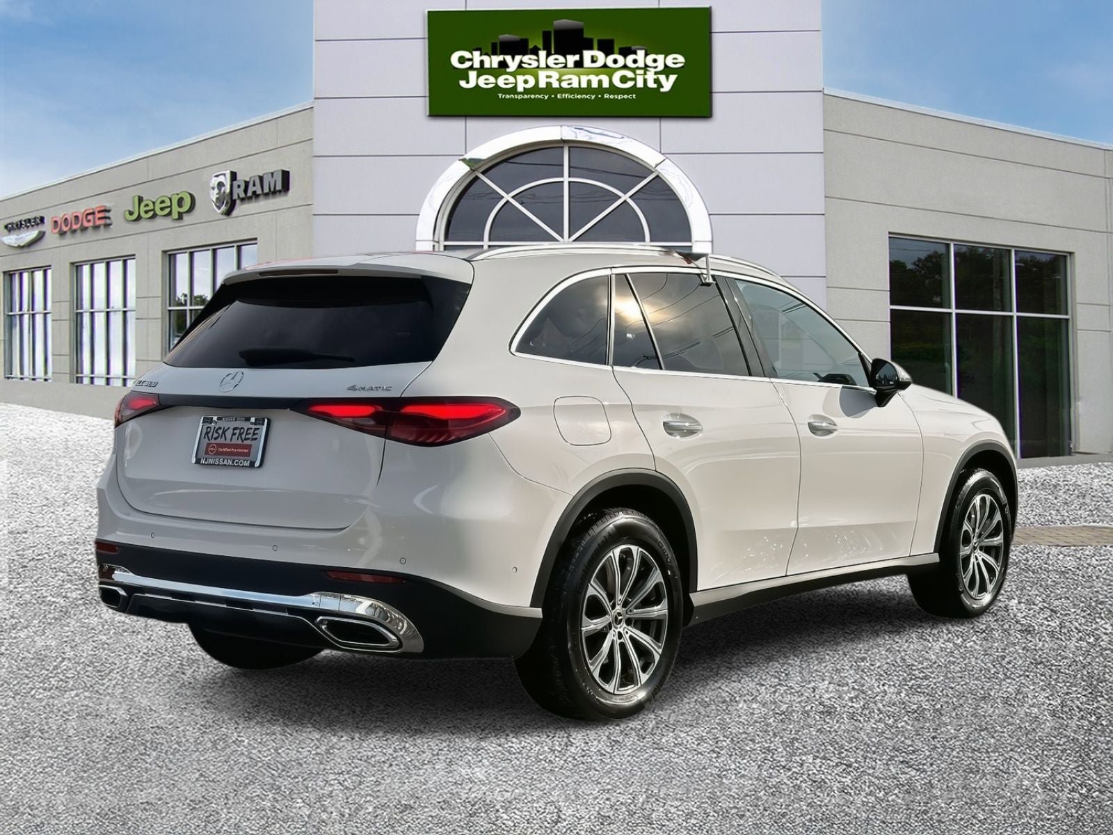 Used 2024 Mercedes-Benz GLC 300 4MATIC image 6