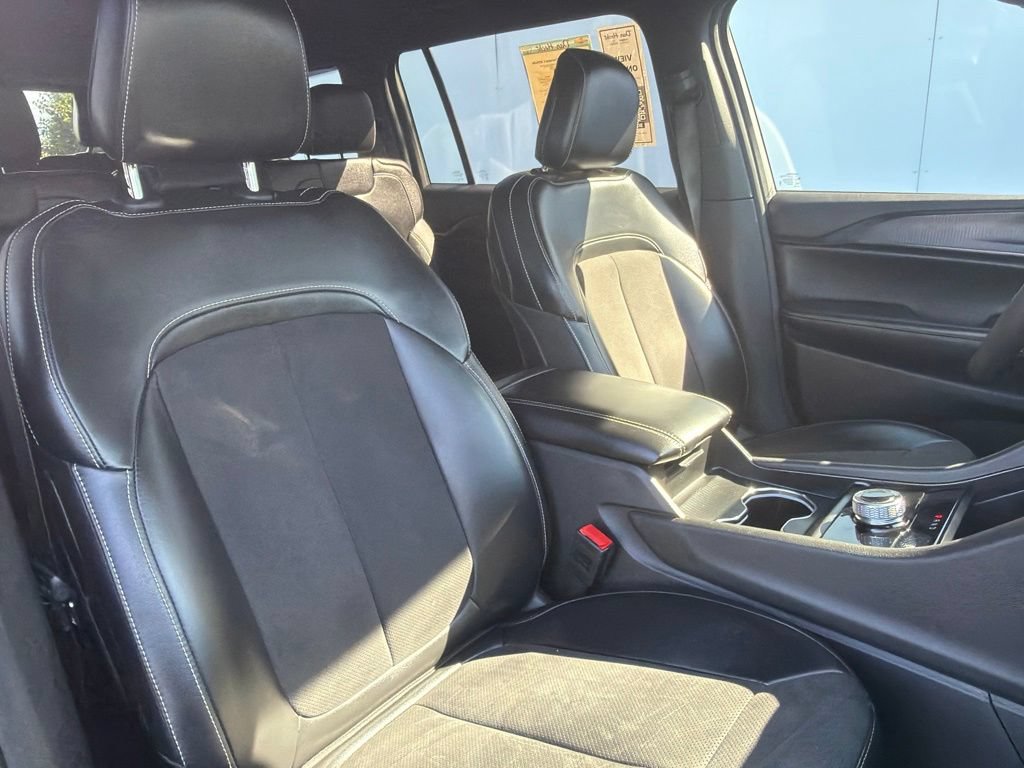 Used 2024 Jeep Grand Cherokee L Laredo AWD/4WD image 5