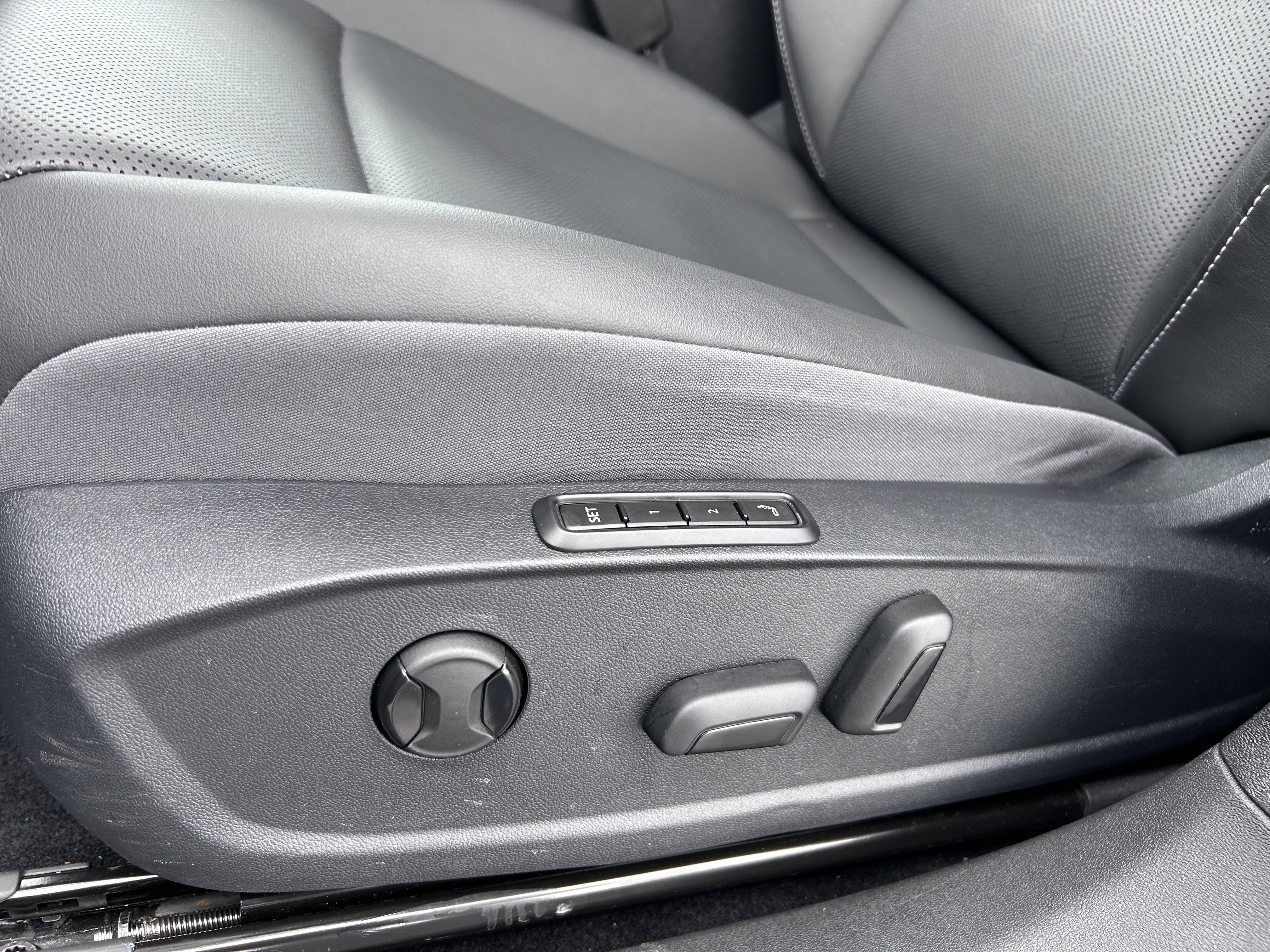 Used 2023 Volkswagen ID.4 Pro S Plus image 21