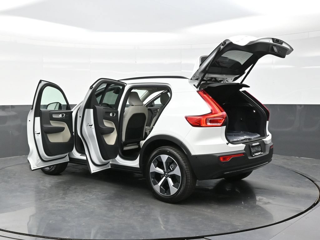 New 2026 Volvo XC40 B5 Plus w/ Climate Package AWD/4WD image 45