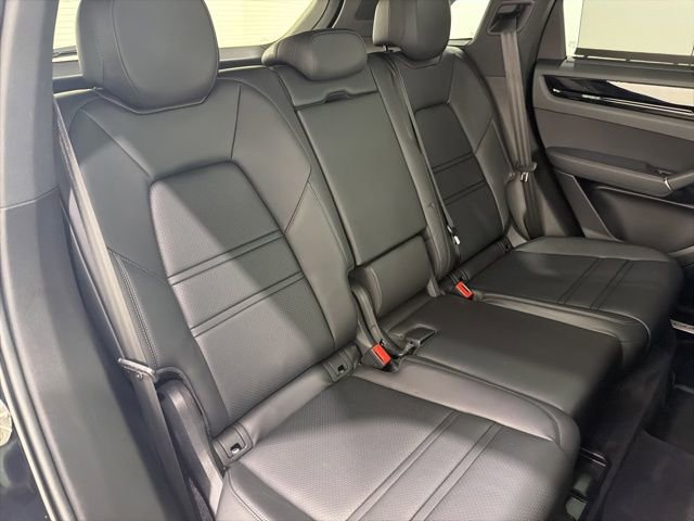 Used 2022 Porsche Cayenne Platinum Edition AWD/4WD image 22