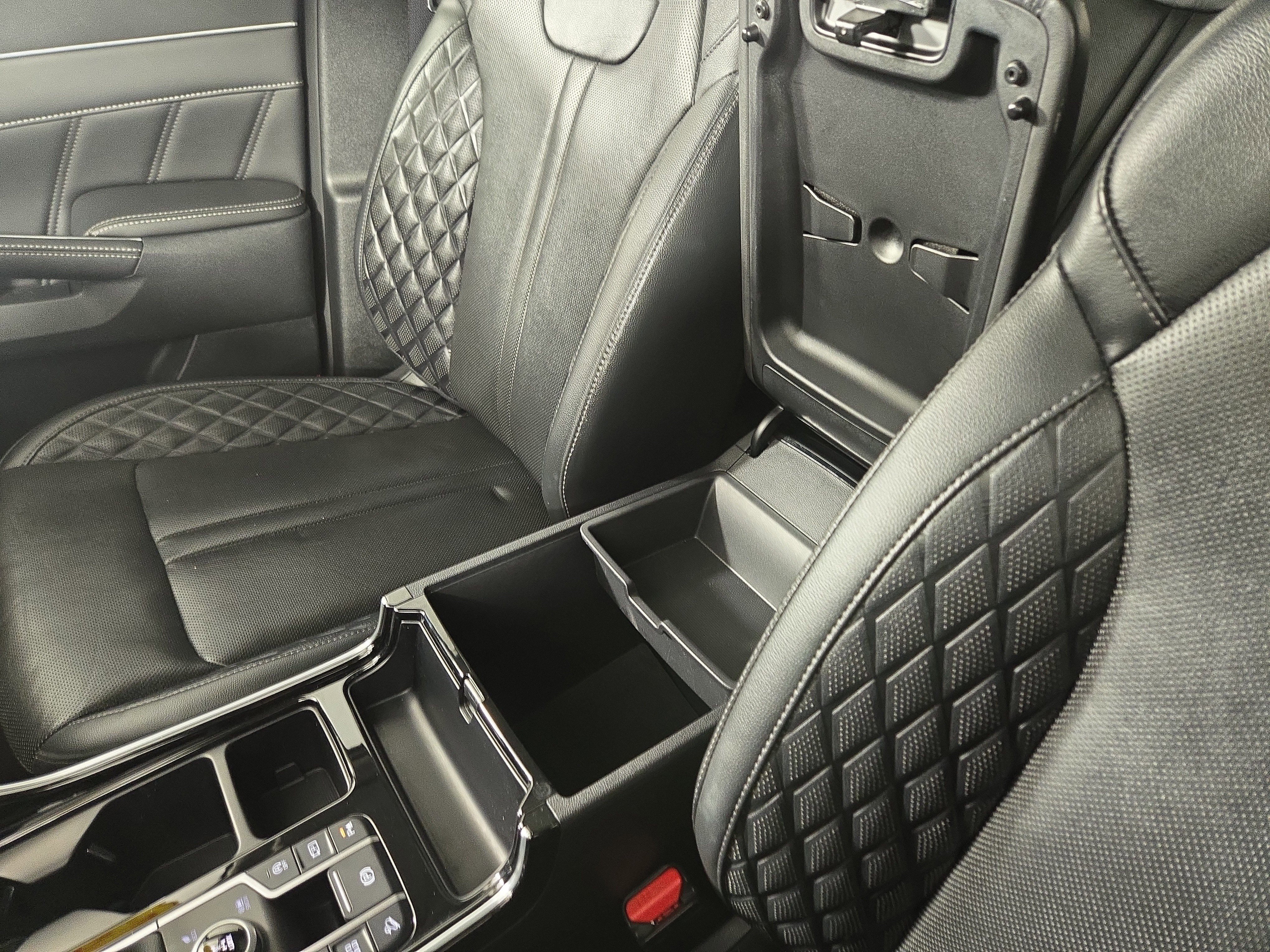 Used 2023 Kia Sorento SX image 31