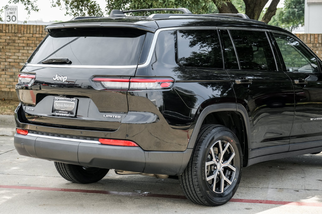 Used 2023 Jeep Grand Cherokee L Limited AWD/4WD image 17