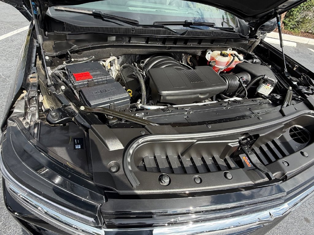 Used 2025 Chevrolet Suburban LS RWD image 20